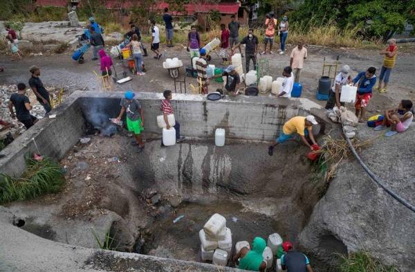 Vivir sin agua, la nueva normalidad en Venezuela