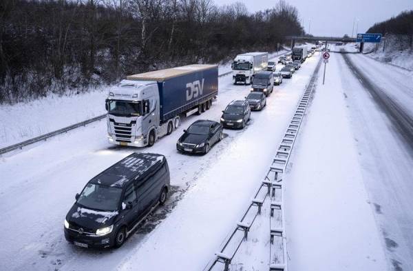 Frío extremo, nieve e intensas lluvias colapsan media Europa