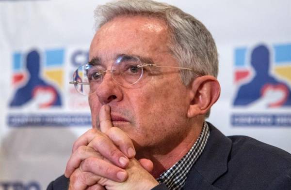 Una jueza colombiana ordena la libertad del expresidente Álvaro Uribe