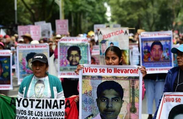 En México detrás de los 43 estudiantes están miles de desaparecidos.