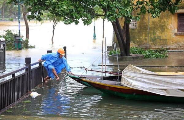 Más de 1,2 millones de hogares destruidos por crecidas en centro de Vietnam