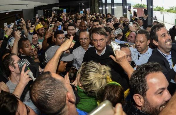 Bolsonaro dice que Brasil elige entre el primer mundo y la escoria comunista