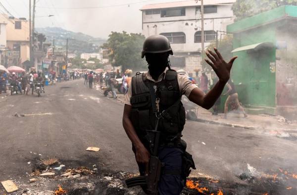La Policía reprime una protesta por el aumento del salario mínimo en Haití