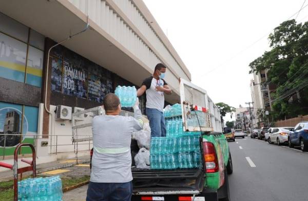 Alcaldía dona cajas de agua y malta a centros hospitalarios