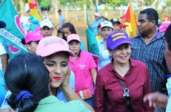 Ana Gisselle acompañada en campaña por Moscoso