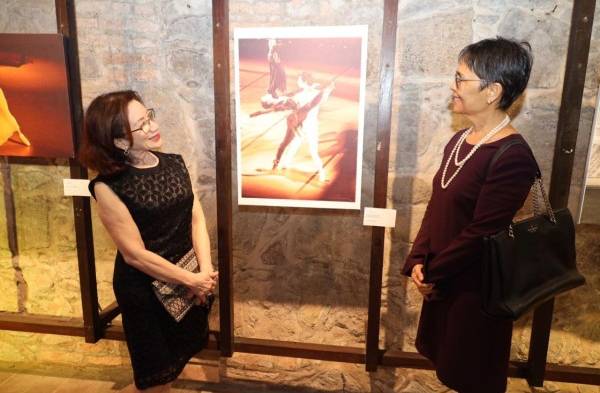 Exhibición fotográfica destaca el trabajo de los bailarines del Ballet Nacional 