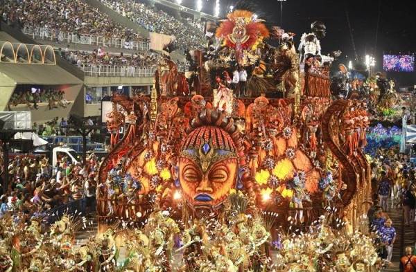 Integrantes de la escuela Beija Flor.