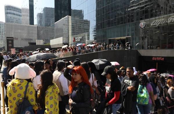 Fans enloquecen en la apertura de tienda en México dedicada a surcoreanos BTS