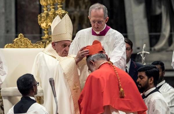 El papa a los cardenales: La deslealtad en la Iglesia es por falta de compasión