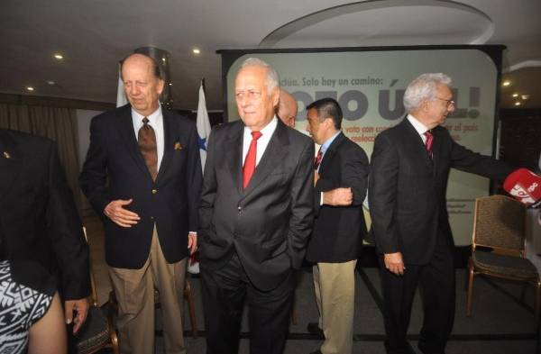 Nueva República dio su respaldo a Navarro.