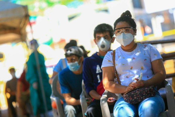 El Salvador anuncia uso voluntario de mascarilla en escuelas y universidades