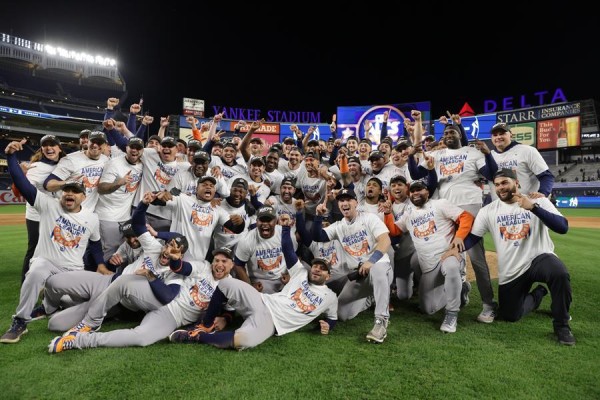 Los jugadores de los Astros celebraron anoche, en casa de los Yanquis.