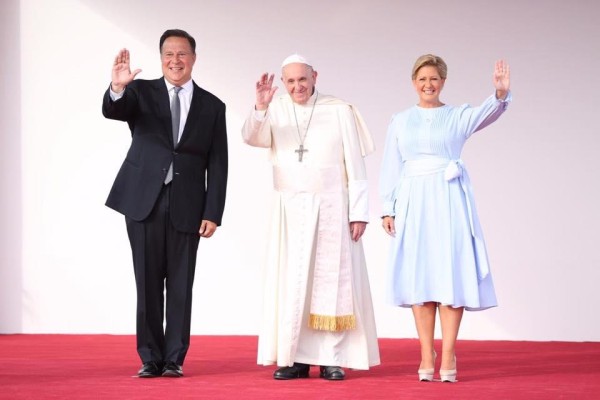 Así ha sido el look de la primera dama durante la visita del papa