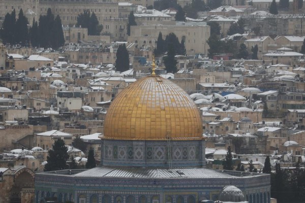 La primera nevada en seis años cubre de blanco Jerusalén