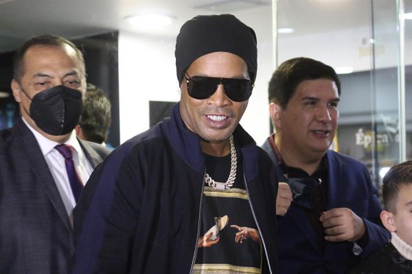 Las imputaciones de Ronaldinho y su hermano derivaron en procesamientos a una veintena de personas, entre ellas gestores y funcionarios de Migraciones.