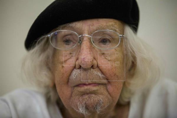 Ernesto Cardenal recibió amorosamente el indulto del papa Francisco