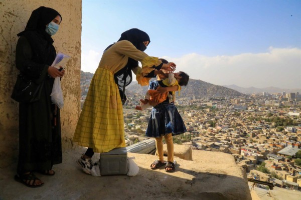 EEUU dice que Afganistán ha perdido mil millones al prohibir trabajar mujeres