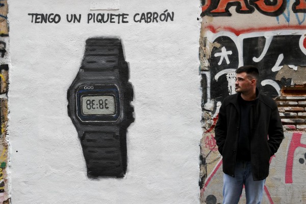 Un grafitero plasma en las calles de Valencia la canción de Shakira a Piqué