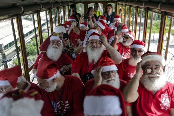 Los Papás Noel que alegrarán a los niños de Río de Janeiro ya están graduados