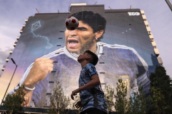 Maradona y el Mundial, símbolos contra el olvido del peor atentado cometido en Argentina