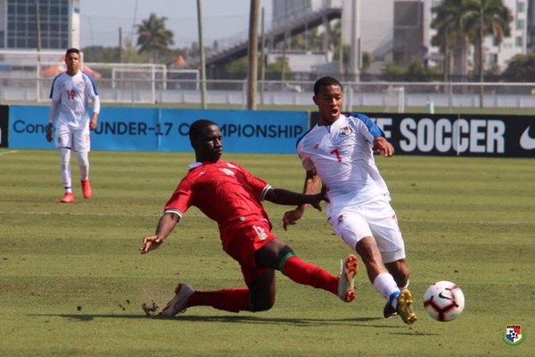 Panamá se impone ante Surinam con un marcador de 3-1