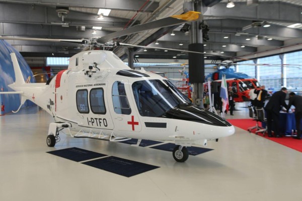 Helicóptero ambulancia donado como parte del acuerdo con Finmeccania.