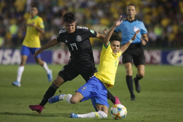 1-2. Brasil marca sobre el tiempo, remonta y conquista su cuarto título