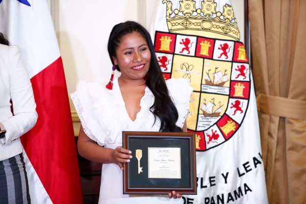 La actriz Yalitza Aparicio recibió la llave de la Ciudad de Panamá