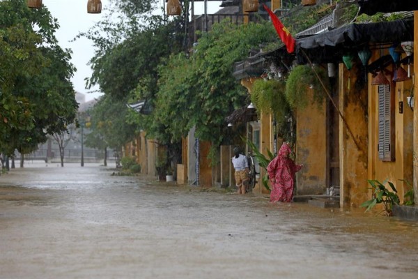 Más de 1,2 millones de hogares destruidos por crecidas en centro de Vietnam