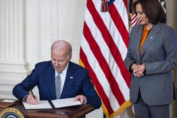 Biden firma una orden ejecutiva para controlar el desarrollo de la inteligencia artificial