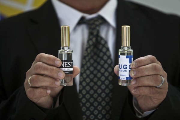 Los perfumes llevan el nombre de 'Ernesto' y 'Hugo'.