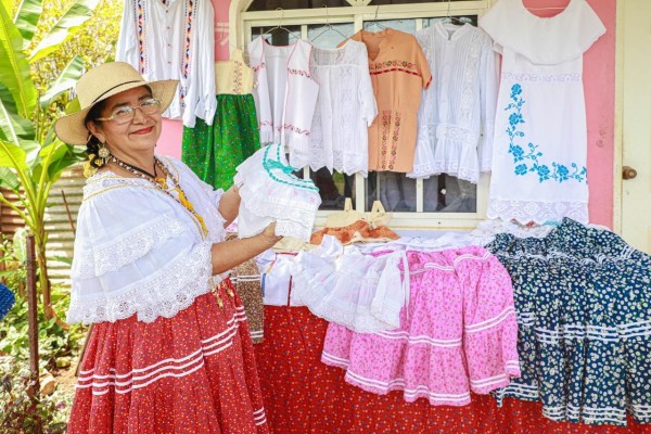 Lucresia Chávez, la artesana ocueña que hace patria con la confección de polleras montunas