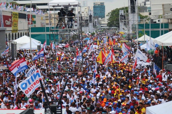 Desde clases de zumba hasta conciertos hubo en el cierre de campaña de Nito 