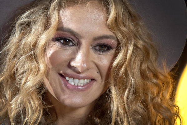 Paulina Rubio alerta sobre el riesgo de dejar mascotas dentro de los autos