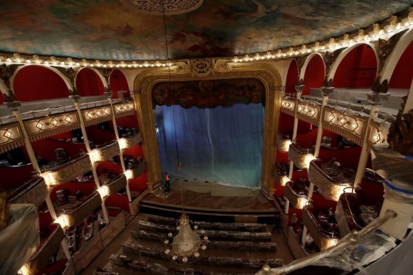 El mítico Teatro Nacional de Panamá restaurado se prepara para abrir su telón