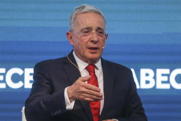 Expresidentes piden garantías de un debido proceso en caso de Uribe por supuesto fraude