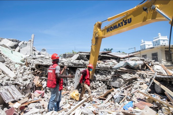 Aumentan a 1,297 los muertos por el terremoto en Haití