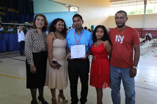 Estudiantes de Chapala logran el título de Pre-Media y carreras técnicas