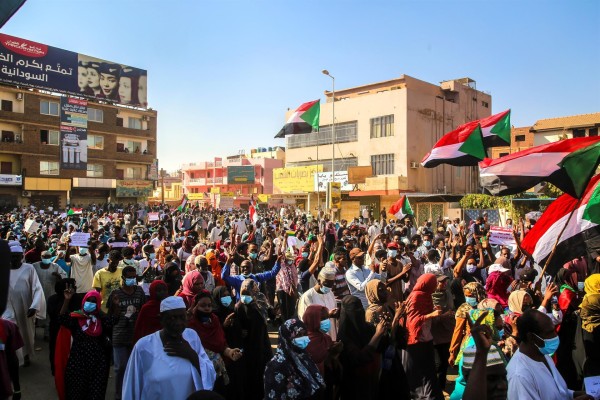 Al Yazira denuncia el arresto del jefe de su oficina en Sudán tras protestas