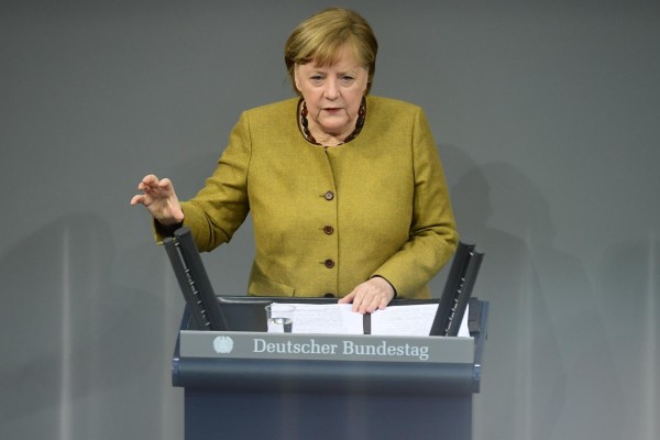 Merkel defiende prolongación de restricciones, pero con meta de levantarlas