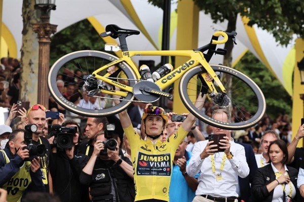 Vingegaard le gana la partida a Pogacar y es el rey del Tour de Francia