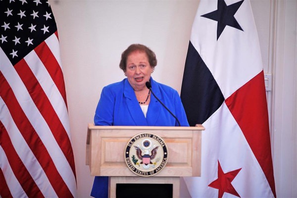 La misión de alto nivel está encabezada por la embajadora en Panamá, Mari Carmen Aponte
