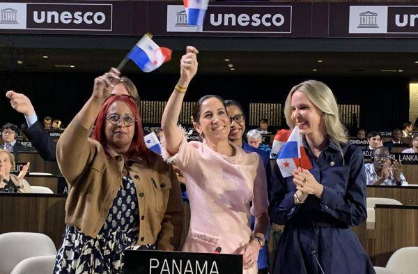 La ministra Herrera, en el pleno de la UNESCO en París.