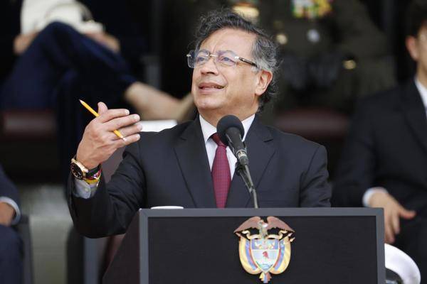 Desde que a principios de marzo se conoció que ocho de los 14 miembros de la Comisión Séptima del Senado iban a presentar una ponencia para archivar la reforma laboral, con la que hundieron el proyecto, el presidente no ha cesado de atacar verbalmente al Congreso.