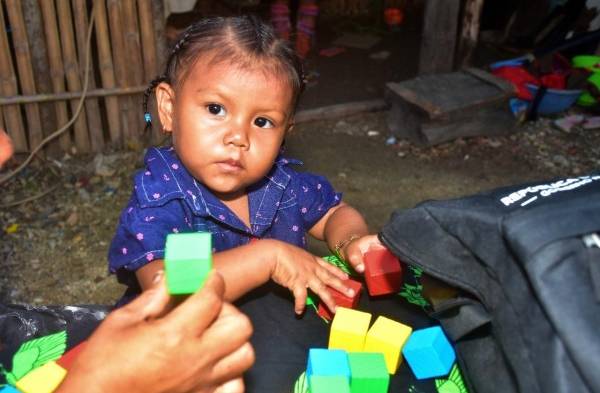 Yeliani y Adir, los niños de Guna Yala que reciben estimulación temprana  con la Mochila Cuidarte