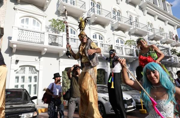 Con magia, risas y música, el FAE conquista Casco Viejo&nbsp;