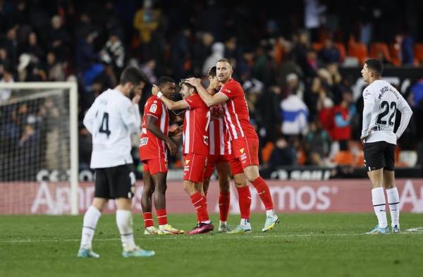 2-2. El Almería neutraliza el empuje del Valencia