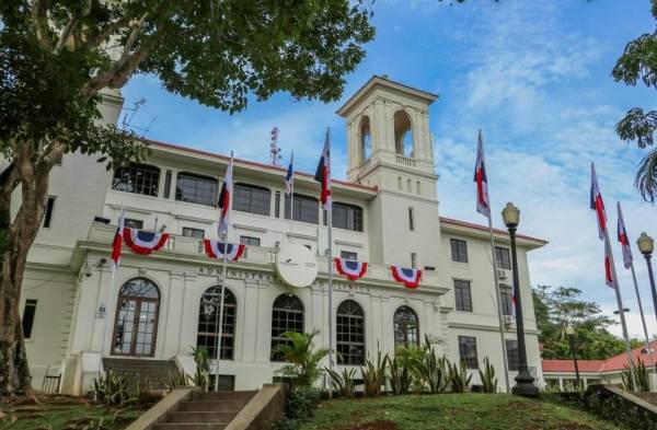 Ministro Sucre: abastecimiento de fármacos en centros de Salud se mantendrá