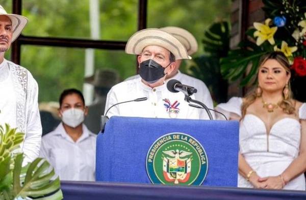 El mandatario se encuentra con buen estado de salud, y hoy estuvo al frente de los actos del 10 de Noviembre, en La Villa.