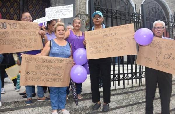 Con caminata se van de frente contra el maltrato al adulto mayor